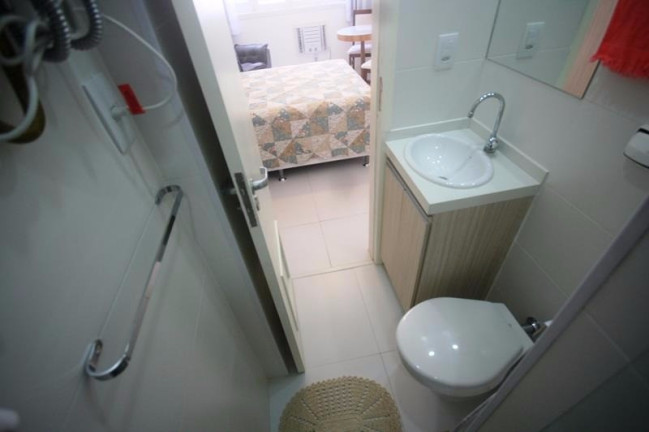 Imagem Apartamento com 1 Quarto para Temporada, 25 m² em Copacabana - Rio De Janeiro