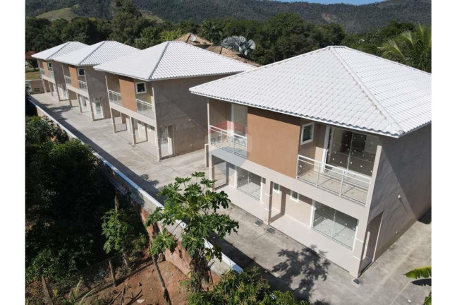 Imagem Casa de Condomínio com 2 Quartos à Venda, 74 m² em Centro - Maricá