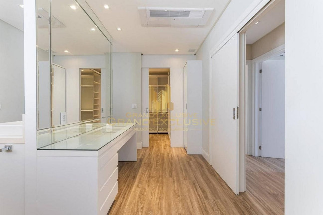 Imagem Apartamento com 3 Quartos à Venda, 237 m² em Centro - Balneário Camboriú Imagem Apartamento com 3 Quartos à Venda, 237 m² em Centro - Balneário Camboriú