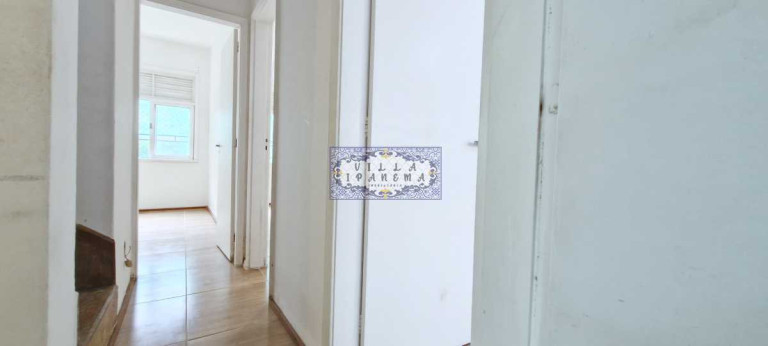Imagem Imóvel com 3 Quartos à Venda, 200 m² em Jardim Botânico - Rio De Janeiro Imagem Imóvel com 3 Quartos à Venda, 200 m² em Jardim Botânico - Rio De Janeiro