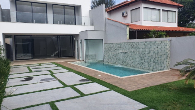 Imagem Casa com 6 Quartos à Venda, 380 m² em Barra Da Tijuca - Rio De Janeiro Imagem Casa com 6 Quartos à Venda, 380 m² em Barra Da Tijuca - Rio De Janeiro