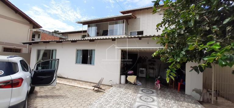 Casa com 3 Quartos à Venda, 200 m² em São João Do Rio Vermelho - Florianópolis
