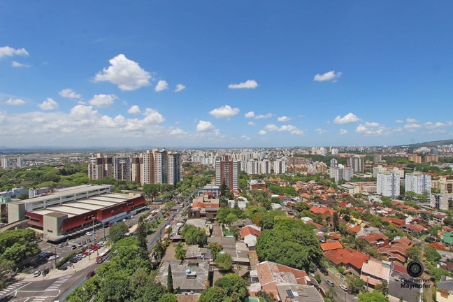 Imagem Imóvel com 3 Quartos à Venda, em Boa Vista - Porto Alegre Imagem Imóvel com 3 Quartos à Venda, em Boa Vista - Porto Alegre