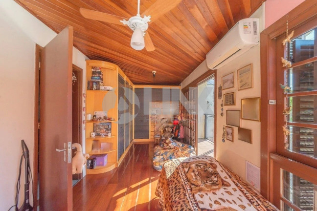 Imagem Casa com 4 Quartos à Venda, 299 m² em Santana - Porto Alegre