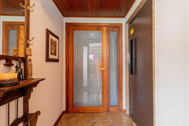 Imagem Imóvel com 3 Quartos à Venda, em Rio Branco - Porto Alegre Imagem Imóvel com 3 Quartos à Venda, em Rio Branco - Porto Alegre