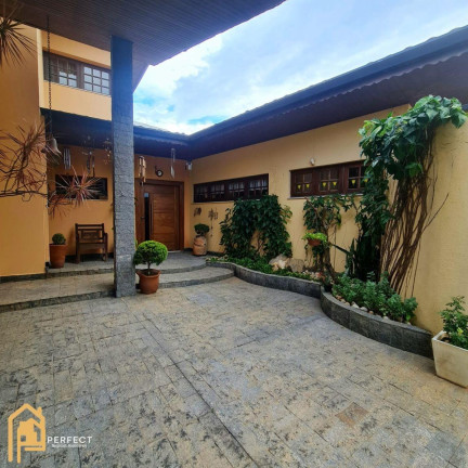 Imagem Casa com 5 Quartos à Venda, 300 m² em Independência - Taubaté