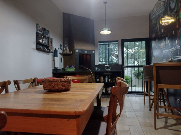 Imagem Casa com 3 Quartos à Venda, em Boa Vista - Curitiba Imagem Casa com 3 Quartos à Venda, em Boa Vista - Curitiba