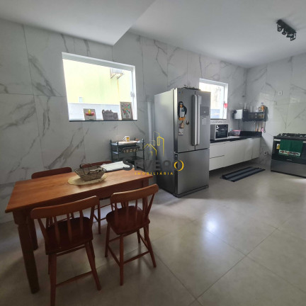 Imagem Casa com 4 Quartos à Venda, 275 m² em Piratininga - Niterói