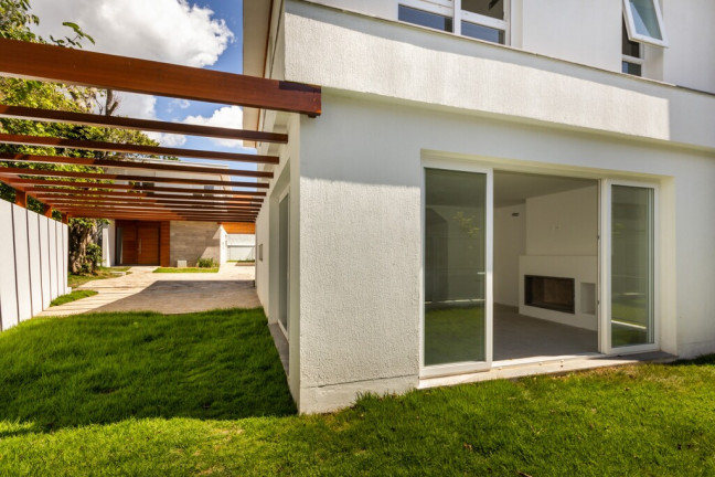 Imagem Casa de Condomínio com 3 Quartos à Venda, 255 m² em Teresópolis - Porto Alegre