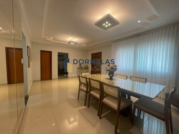 Imagem Casa com 3 Quartos à Venda, 811 m² em Guará I - Brasília Imagem Casa com 3 Quartos à Venda, 811 m² em Guará I - Brasília