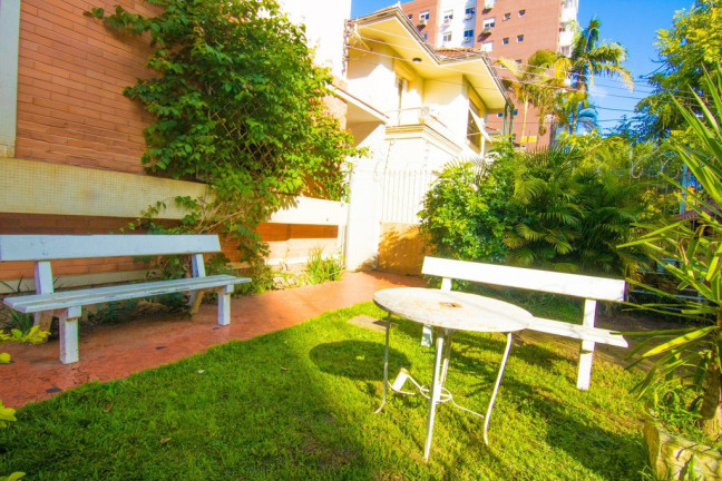 Imagem Casa com 4 Quartos à Venda,  em Petrópolis - Porto Alegre