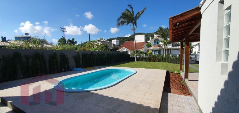 Imagem Imóvel com 3 Quartos à Venda, 270 m² Imagem Imóvel com 3 Quartos à Venda, 270 m²
