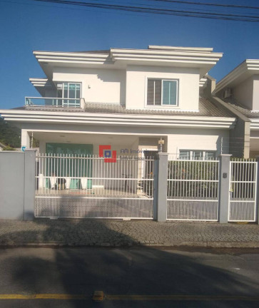 Casa com 3 Quartos à Venda, 170 m² em Saguaçu - Joinville