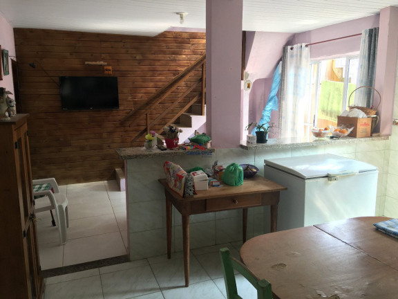 Sobrado com 5 Quartos à Venda, 140 m² em São João Do Rio Vermelho - Florianópolis