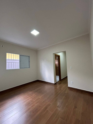 Imagem Casa com 3 Quartos à Venda, 250 m² em Lívia - Botucatu