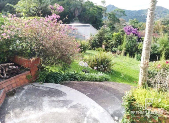 Imagem Casa com 4 Quartos à Venda, 133 m² em Golfe - Teresópolis