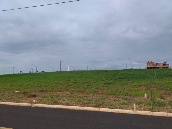 Terreno em Condomínio à Venda, 300 m² em Residencial Villa De León - Piratininga