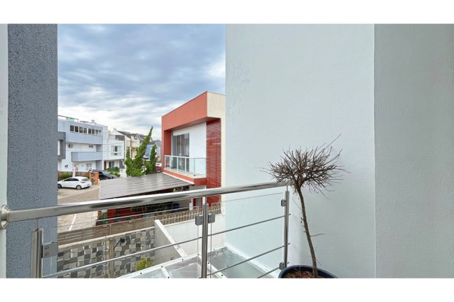 Imagem Casa com 2 Quartos à Venda, 110 m² em Hípica - Porto Alegre