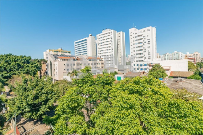 Imagem Imóvel com 2 Quartos à Venda, 111 m² em Passo Da Areia - Porto Alegre Imagem Imóvel com 2 Quartos à Venda, 111 m² em Passo Da Areia - Porto Alegre
