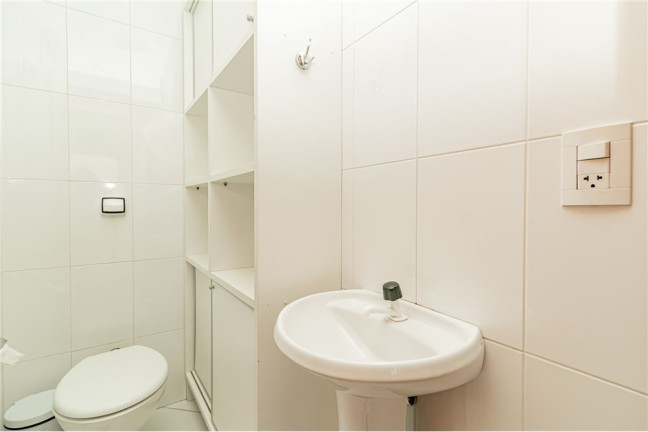 Imagem Imóvel com 3 Quartos à Venda, em Rio Branco - Porto Alegre Imagem Imóvel com 3 Quartos à Venda, em Rio Branco - Porto Alegre
