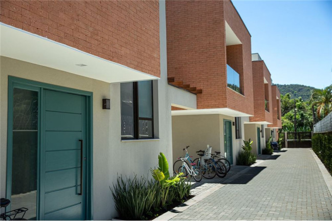Imagem Casa com 3 Quartos à Venda, em Camburi - São Sebastião Imagem Casa com 3 Quartos à Venda, em Camburi - São Sebastião