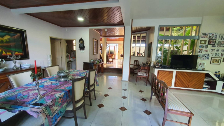 Imagem Casa com 3 Quartos à Venda, 305 m² em Grageru - Aracaju Imagem Casa com 3 Quartos à Venda, 305 m² em Grageru - Aracaju