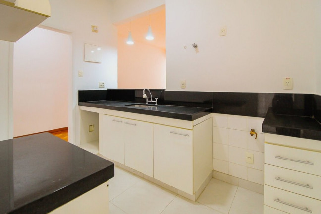 Imagem Imóvel com 3 Quartos à Venda, 108 m² em Copacabana - Rio De Janeiro Imagem Imóvel com 3 Quartos à Venda, 108 m² em Copacabana - Rio De Janeiro