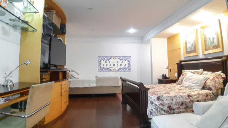 Imagem Apartamento com 4 Quartos à Venda, 191 m² em Lagoa - Rio De Janeiro Imagem Apartamento com 4 Quartos à Venda, 191 m² em Lagoa - Rio De Janeiro