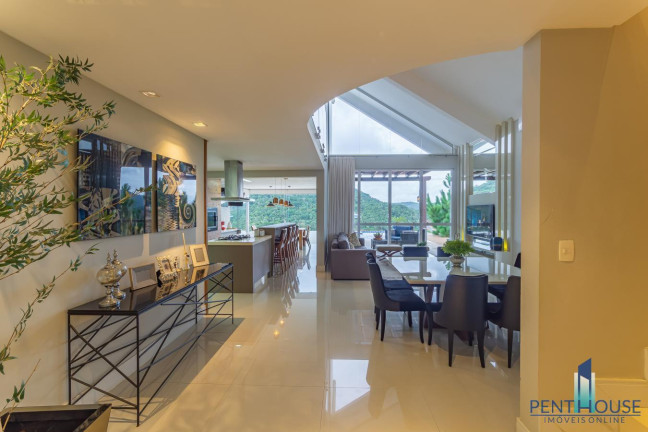 Imagem Casa com 3 Quartos à Venda, 420 m² em Centro - Camboriú Imagem Casa com 3 Quartos à Venda, 420 m² em Centro - Camboriú