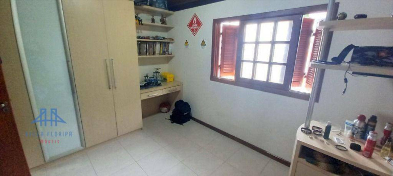Imagem Casa com 3 Quartos à Venda, 243 m² em Córrego Grande - Florianópolis
