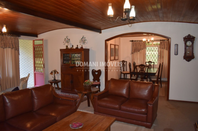 Imagem Casa com 4 Quartos à Venda, 306 m² em Região Da Vila Inglesa - Campos Do Jordão Imagem Casa com 4 Quartos à Venda, 306 m² em Região Da Vila Inglesa - Campos Do Jordão