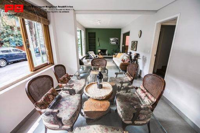 Imagem Sobrado com 4 Quartos à Venda, 300 m² em Vila Olímpia - São Paulo Imagem Sobrado com 4 Quartos à Venda, 300 m² em Vila Olímpia - São Paulo