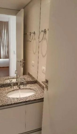 Imagem Apartamento com 2 Quartos à Venda, 50 m² em Centro - Curitiba