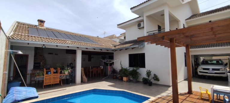 Casa com 3 Quartos à Venda, 261 m² em Jardim Ipanema - Maringa