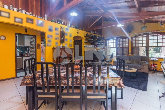 Imagem Casa com 3 Quartos à Venda, 381 m² em Tristeza - Porto Alegre