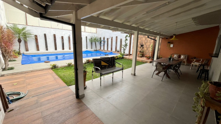 Imagem Casa com 4 Quartos à Venda, 250 m² em Centro - Ubatuba Imagem Casa com 4 Quartos à Venda, 250 m² em Centro - Ubatuba