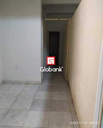 Imóvel Comercial para Alugar, 1 m² em Centro - Montes Claros