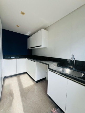 Imagem Sobrado com 4 Quartos à Venda, 688 m² em Santa Regina - Camboriú