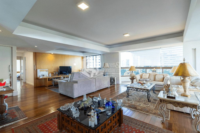 Apartamento com 3 Quartos à Venda, 195 m² em Moema - São Paulo