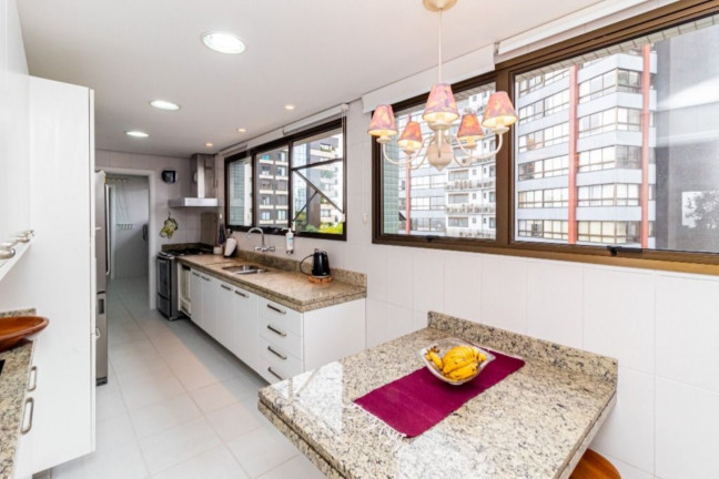 Imagem Imóvel com 3 Quartos à Venda, 244 m² em Rio Branco - Porto Alegre Imagem Imóvel com 3 Quartos à Venda, 244 m² em Rio Branco - Porto Alegre