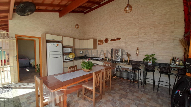 Imagem Casa com 3 Quartos à Venda, 286 m² em Meia Praia - Navegantes