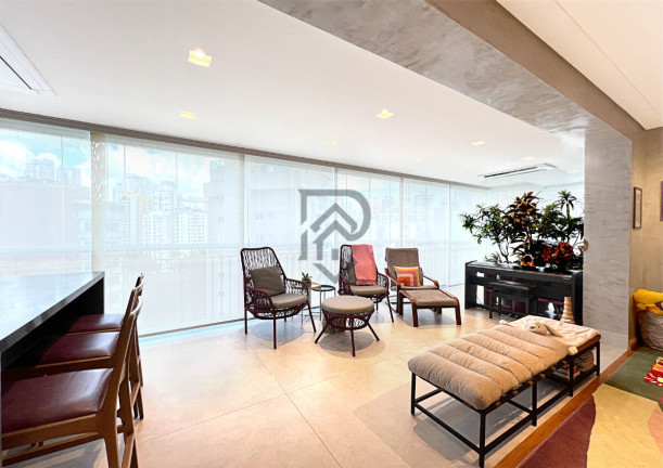 Apartamento com 3 Quartos à Venda, 226 m² em Vila Nova Conceição - São Paulo