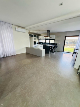 Imagem Sobrado com 4 Quartos à Venda, 688 m² em Santa Regina - Camboriú