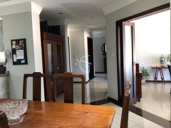 Imagem Casa com 6 Quartos à Venda, 700 m² em América - Joinville Imagem Casa com 6 Quartos à Venda, 700 m² em América - Joinville
