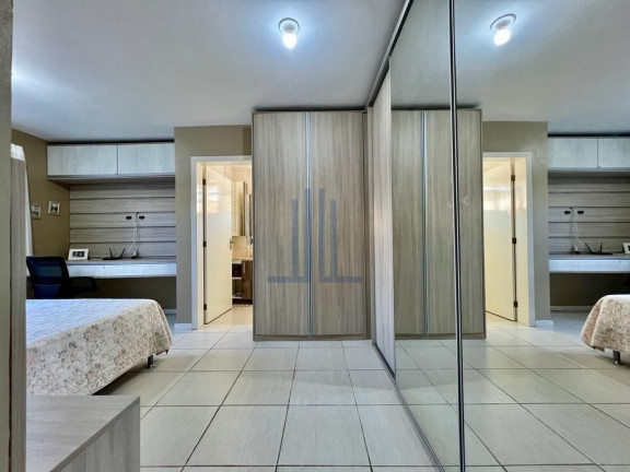 Imagem Casa com 4 Quartos à Venda, 211 m² em Tomazetti - Santa Maria