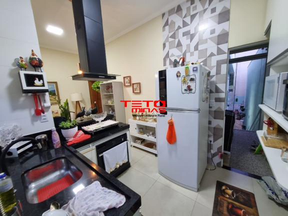 Imagem Casa com 4 Quartos à Venda, 135 m² em à 1000m Do Centro Da Cidade - São Lourenço