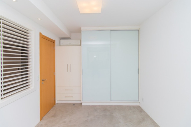 Imagem Apartamento com 1 Quarto à Venda, 56 m² em Três Figueiras - Porto Alegre