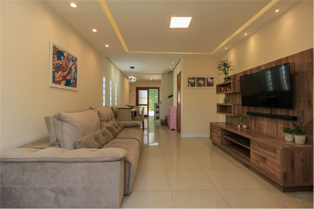 Casa com 3 Quartos à Venda,  em Hípica - Porto Alegre