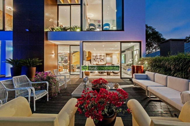 Imagem Casa com 3 Quartos à Venda, 363 m² em Santo Inácio - Curitiba Imagem Casa com 3 Quartos à Venda, 363 m² em Santo Inácio - Curitiba