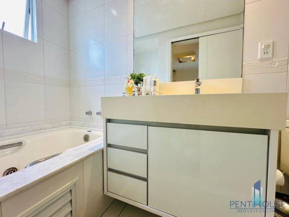 Imagem Apartamento com 3 Quartos à Venda, 135 m² em Centro - Balneário Camboriú Imagem Apartamento com 3 Quartos à Venda, 135 m² em Centro - Balneário Camboriú